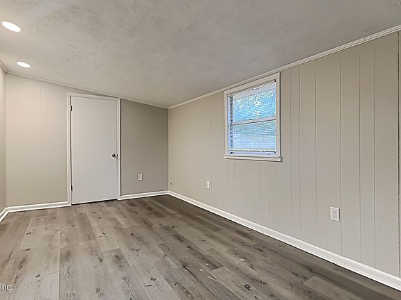 5th image of 270 BLAIRMORE Boulevard