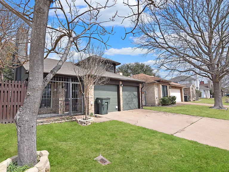 2518 Skyline Dr — Photo 2