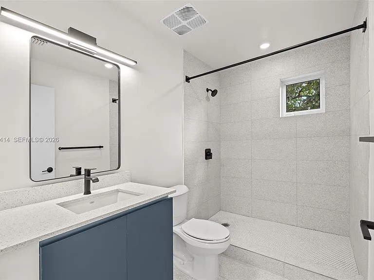 315 NW 32nd St #301 — Photo 15