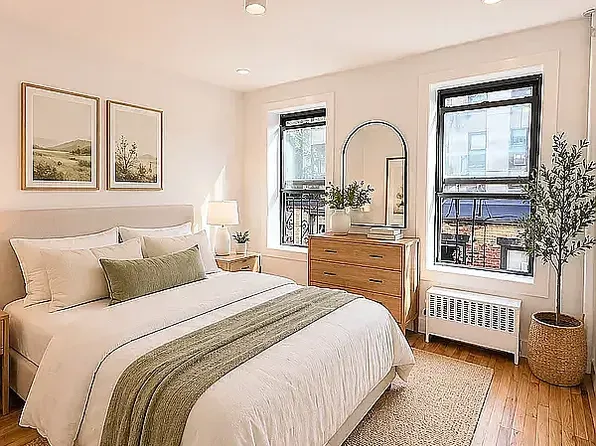 220 W 17th St #4C, New York, NY 10011