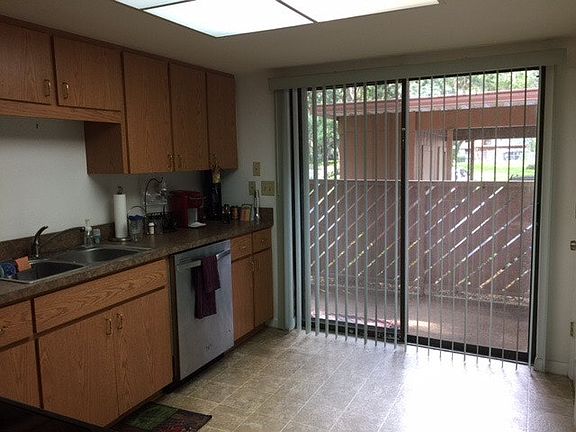 2nd image of 510 Duxbury Ct APT B