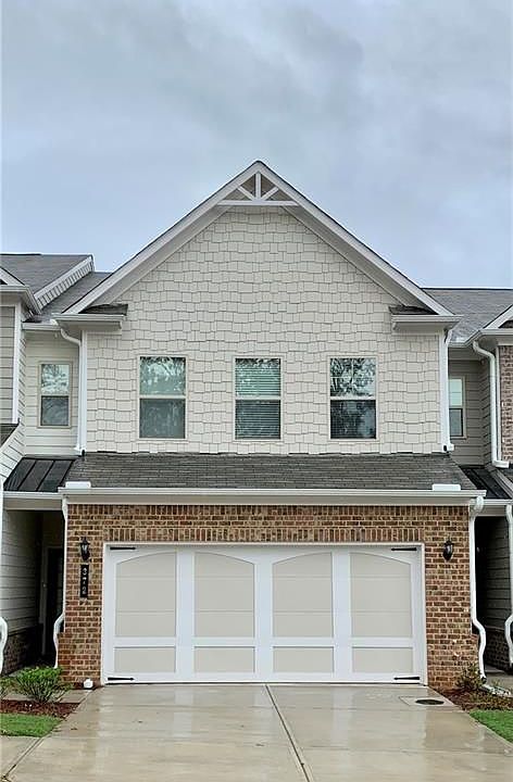 1st image of 372 Cherryhill Ln