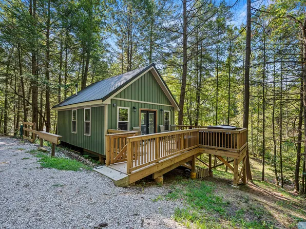 18 High Falls Creek Dr, Campton, KY 41301