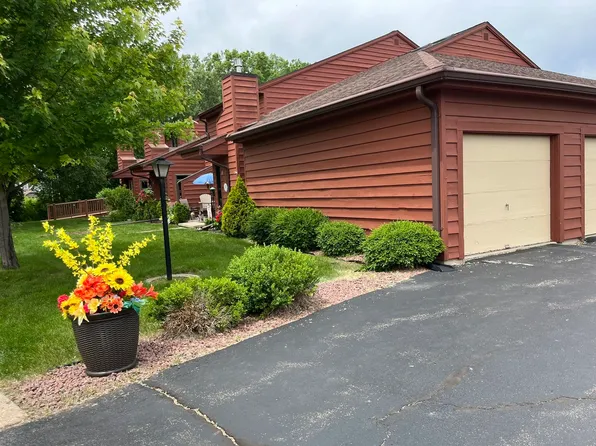 2220 Meadowbrook Ct APT A, Oshkosh, WI 54904