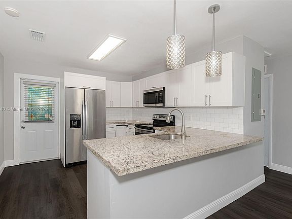 5th image of 846 NW 28th Ave