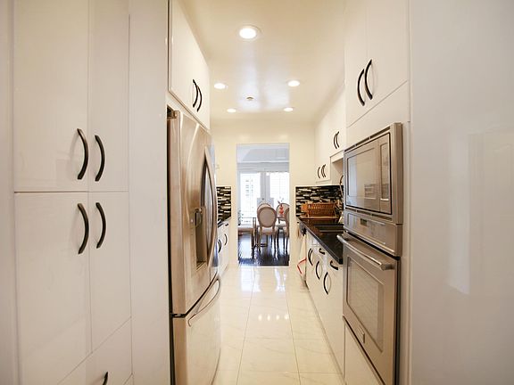 4th image of 1844 Kelton Ave APT 302