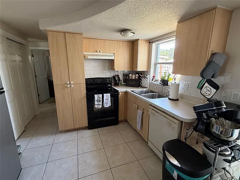 4030 Dalwood Dr — Photo 3
