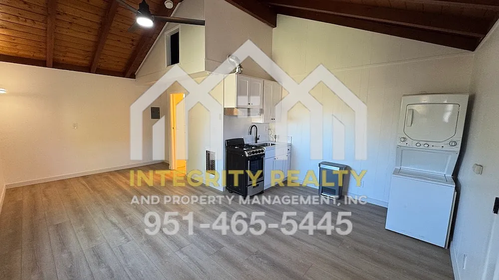 Studio, 350 sqft, $1,695 — Photo 1