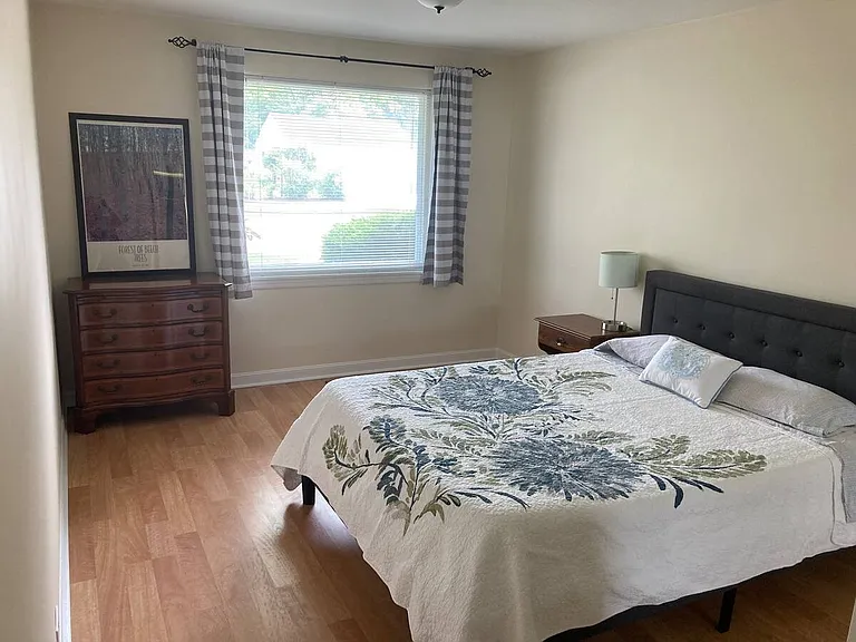 700 N Stone Ave — Photo 6