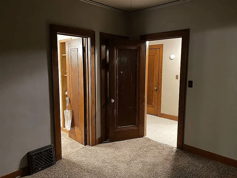 207 N Pine St — Photo 16