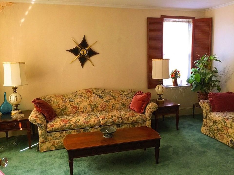 2nd image of 255 Bay 14 St