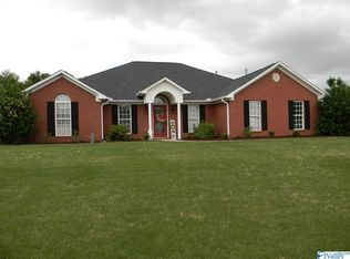 52 Cove Creek Dr, Decatur, AL 35603
