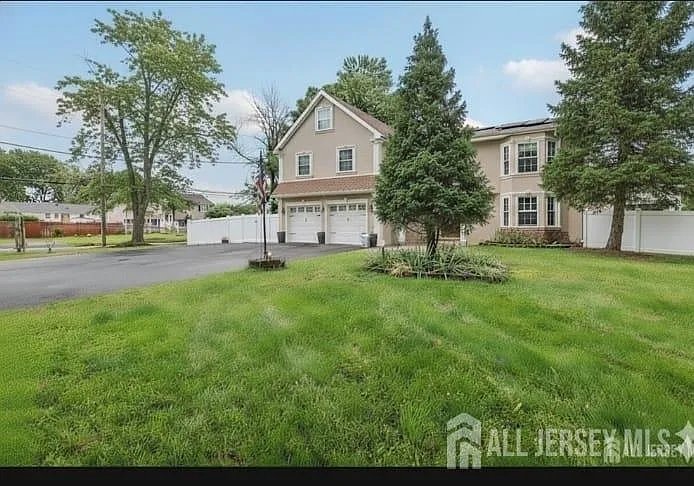 364 Grandview Ave photo 1