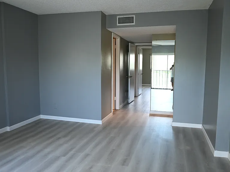 2700 Cove Cay Dr #4G — Photo 6