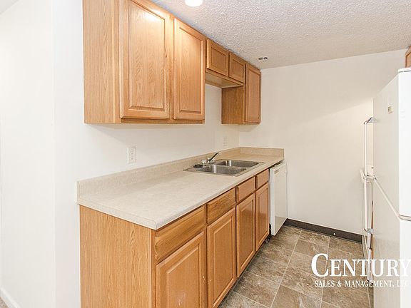 4th image of 922 C St APT 2