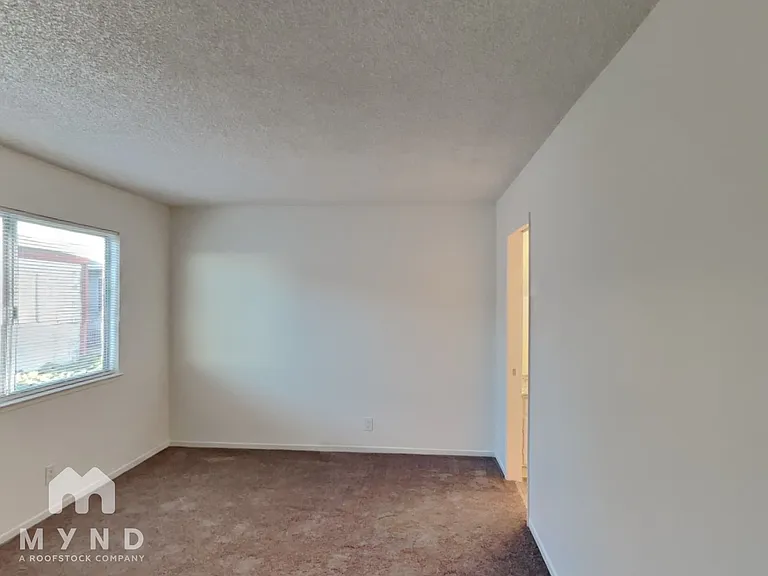 6290 Bancroft Ave — Photo 8