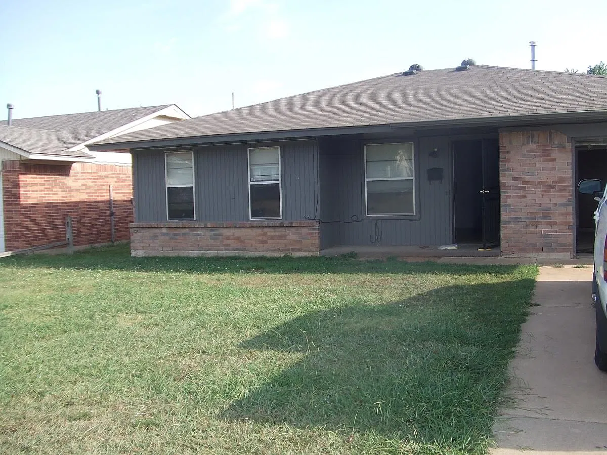3 bed, 1.5 bath, 994 sqft, $1,160 — Photo 1