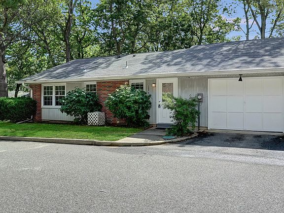 2nd image of 263 Kingston Ct #B