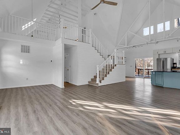 4th image of 1080 Crestview Dr #1