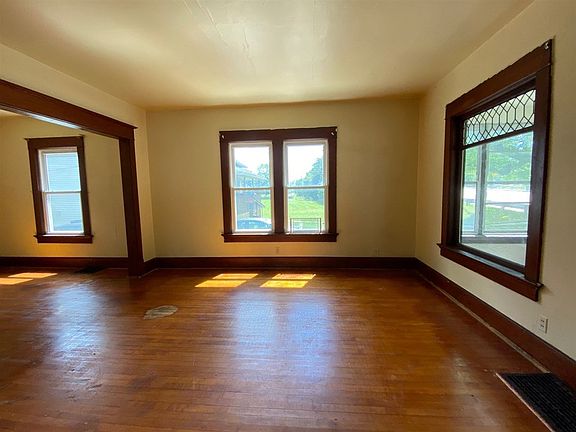 4th image of 815 S Ashland Ave