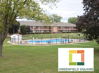 640 W Algonquin Rd #3, Des Plaines, IL 60016