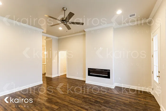 3 bed, 2.0 bath, 1705 sqft, $2,195 — Photo 3