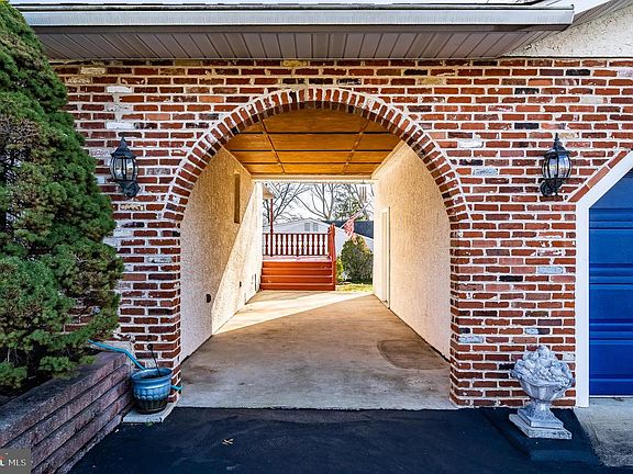 4th image of 3118 Sharon Ln