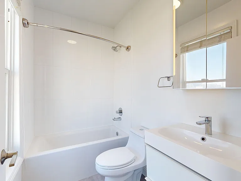 1637 Sacramento St #15 — Photo 11