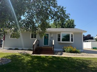 427 E 14th Ave, Mitchell, SD 57301