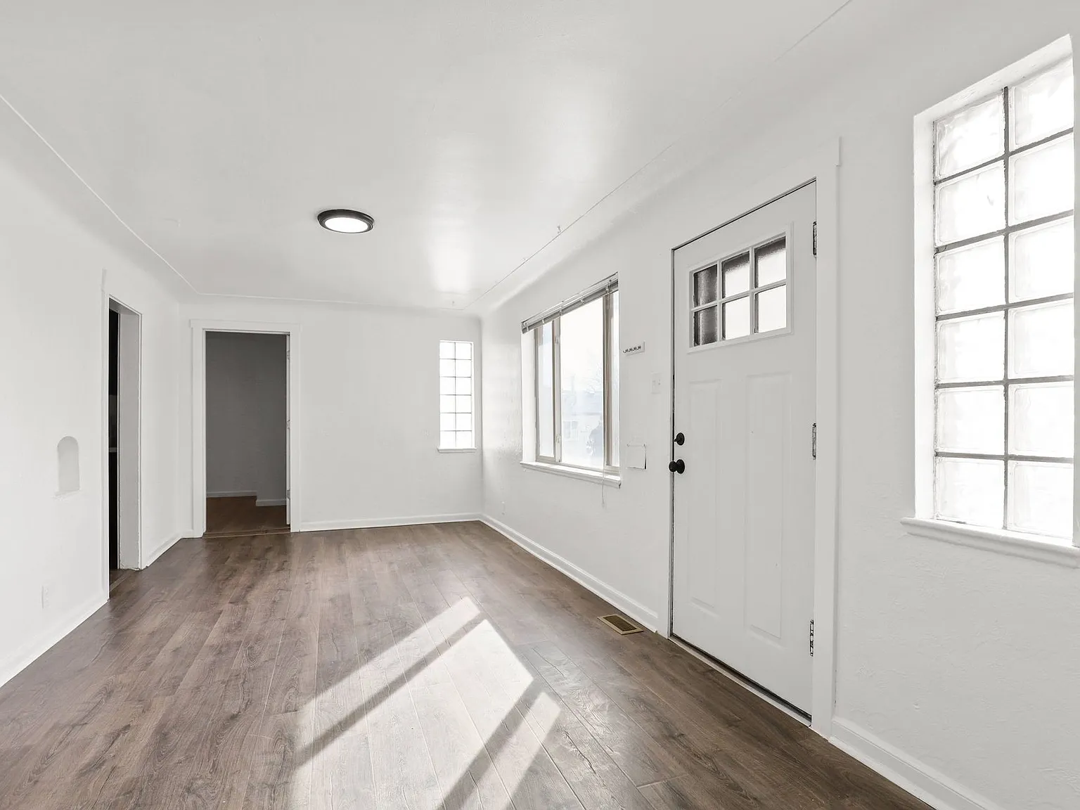1, 2, and 3 Bed Townhome Style Homes Close to Sloan's Lake, Panorama Park!! — Photo 1