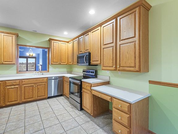 5th image of 3703 Lakeview Dr