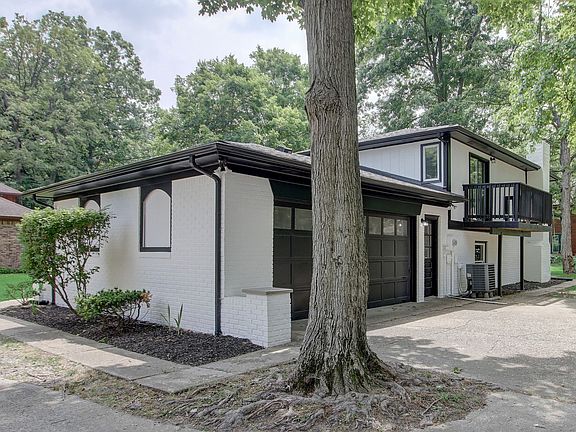 3rd image of 524 Sudbury Ct