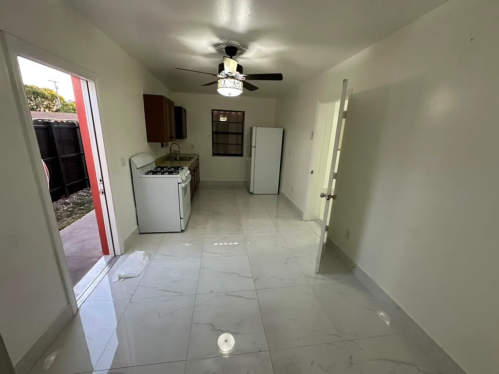 2 bed, 1080 sqft, $1,900 — Photo 2