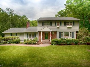 6 Thackery Ln, Mendham, NJ 07945