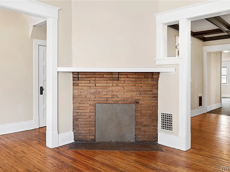 76 Vernon Pl #LOWER — Photo 4