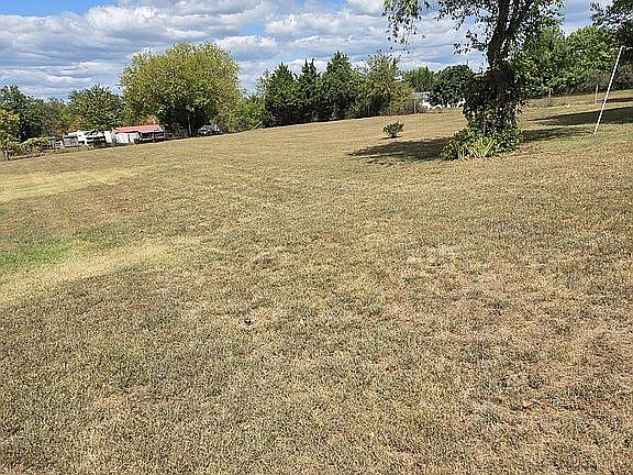 5th image of 329 Davis Dr