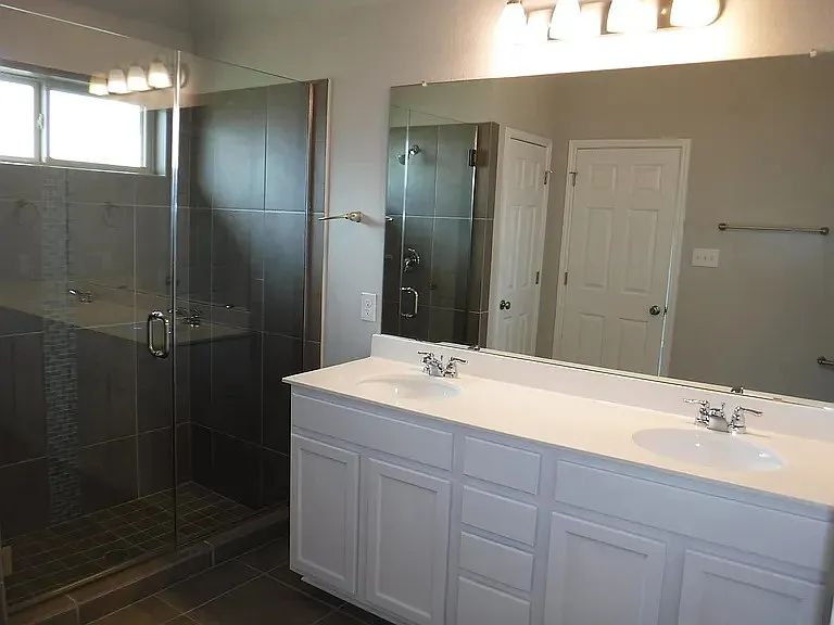 Master Bath. Walk In Shower