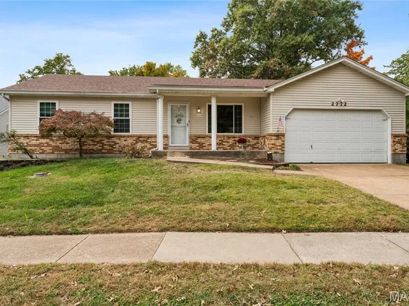 2772 Flameglow Dr, Saint Louis, MO 63129