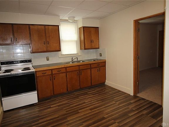 2nd image of 523 E Main St