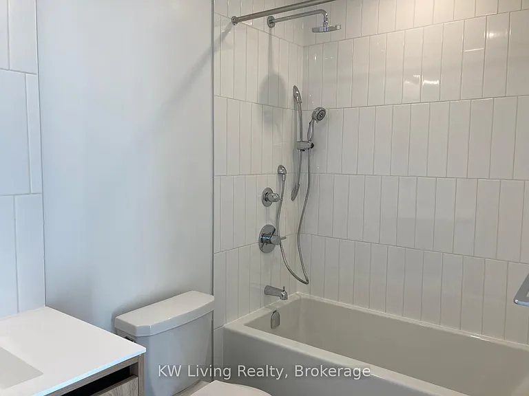 8 Beverley Glen Blvd #611 — Photo 13