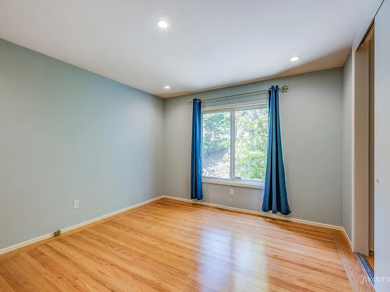 172 Burlwood Dr — Photo 10