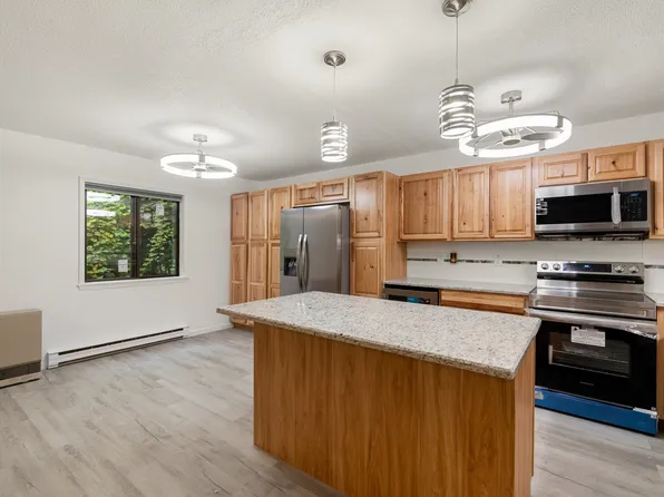 77 Bayberry Lane, South Burlington, VT 05403