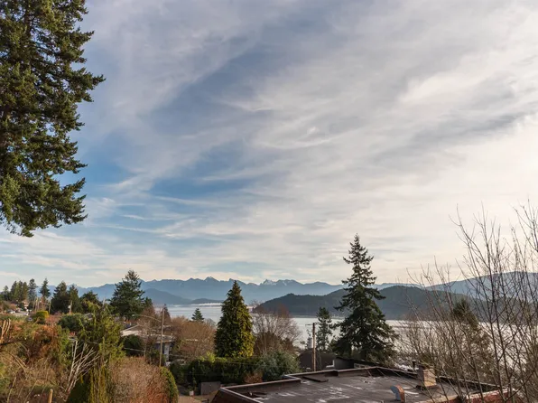 476 Abbs Rd, Gibsons, BC V0N 1V9
