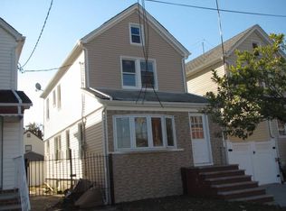 9232 213th St, Jamaica, NY 11428