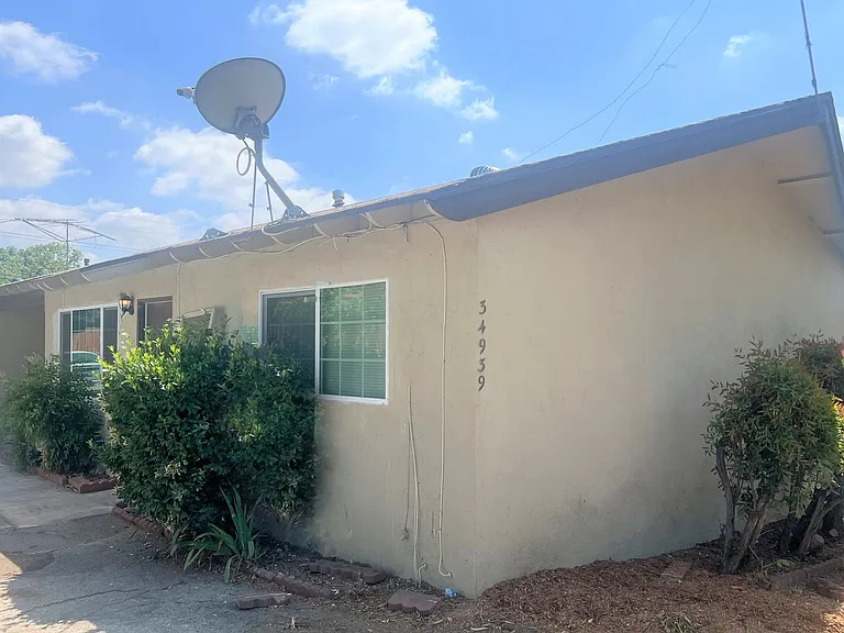 34939 Cedar Ave — Photo 1