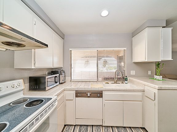 3rd image of 216 N Alhambra Ave APT B