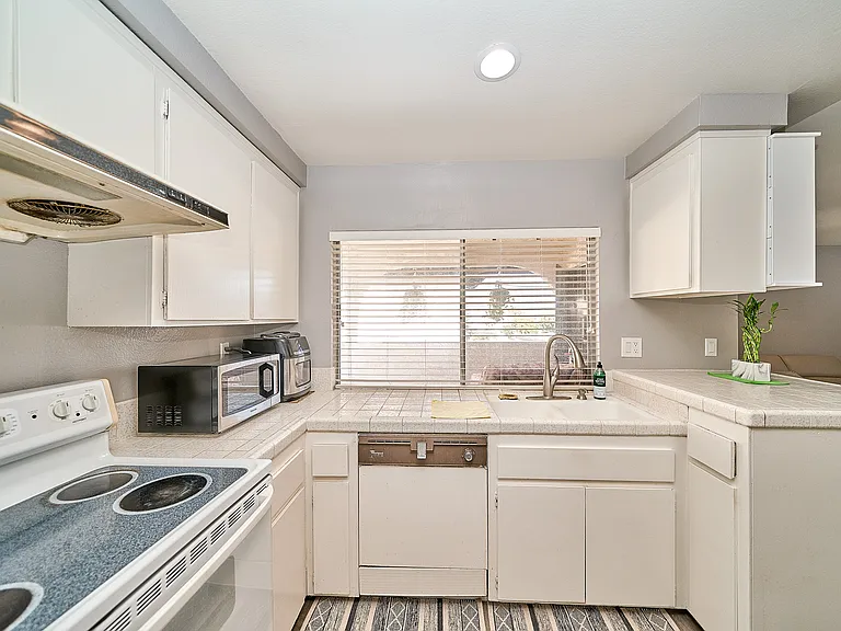 216 N Alhambra Ave #B — Photo 1