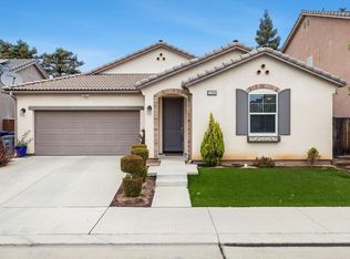 2749 Griffith Ave, Clovis, CA 93611