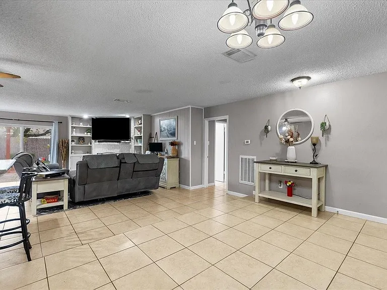 883 Silverpines Rd — Photo 9