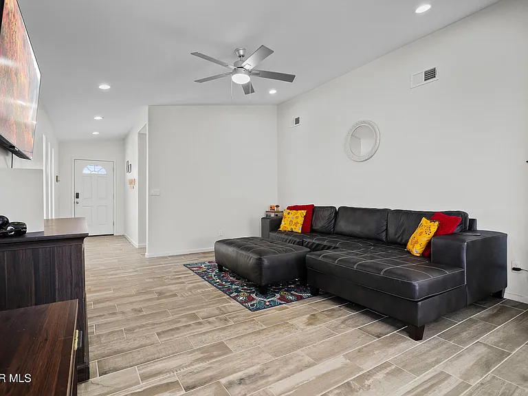 15220 Apex Ct — Photo 6